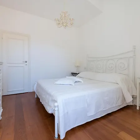 Vienna's House Lerici