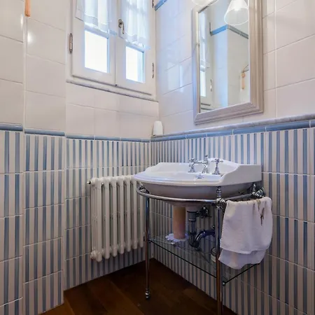 Vienna's House Apartment