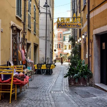 Vienna's House * Lerici