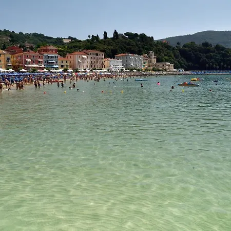 Vienna's House Апартаменты *