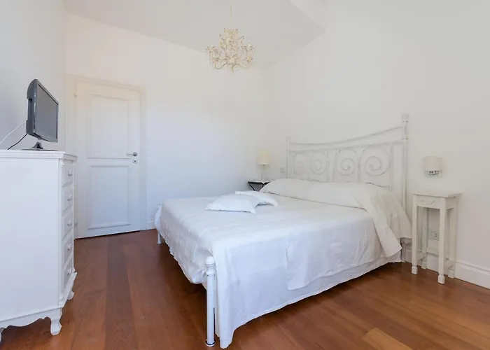 Vienna's House Lerici